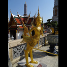 Vergoldete Statue eines mythologischen Wesens des Himaphan-Waldes